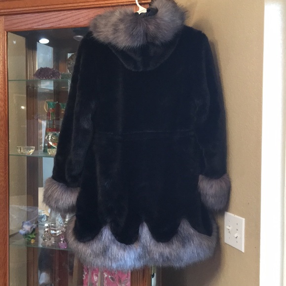 💕❤️💕Faux fur coat ❤️💕❤️ - Picture 2 of 8